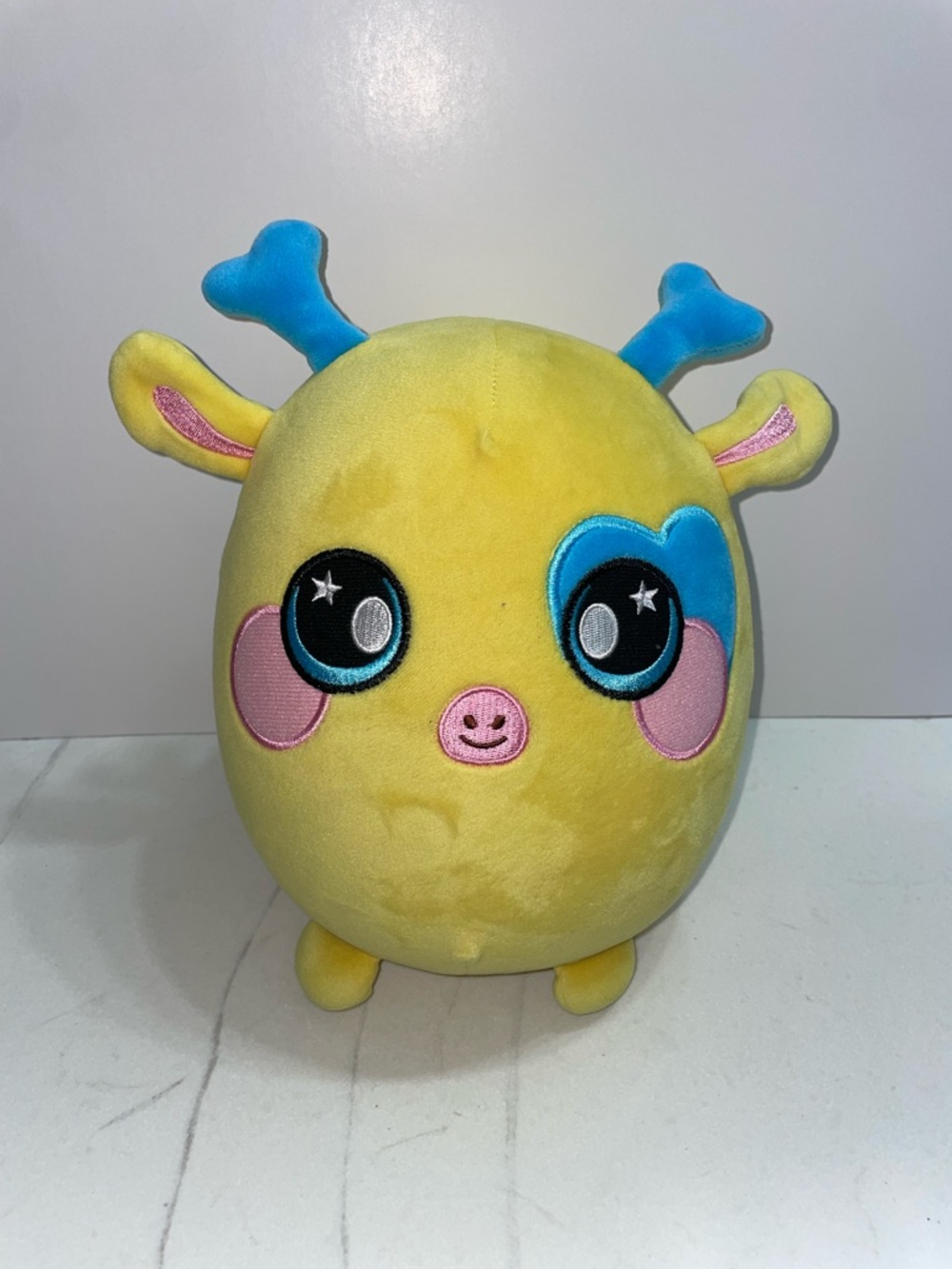 Squeezamals Gracie the Giraffe Squishy Stress Relief Foam Stuff Animal Toy